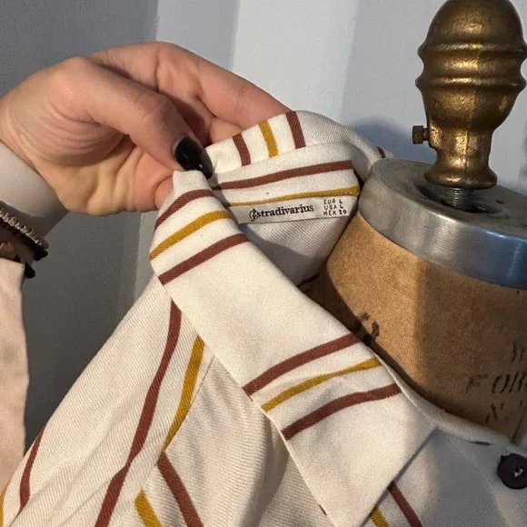 Striped button down cropped blouse - Picture 3 of 3